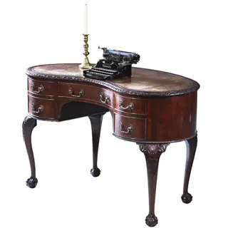 Niervormig bureau met fabelachtig mooi oud leer en 5 laden ca 1900