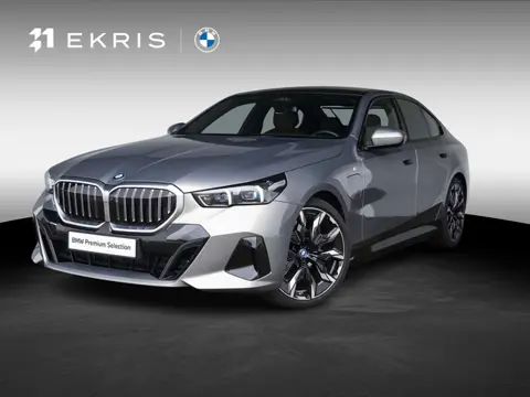 BMW 5 Serie Sedan 530e | M Sportpakket | Glazen Panoramadak | Stuur- en stoelverwarming | Trekhaak E