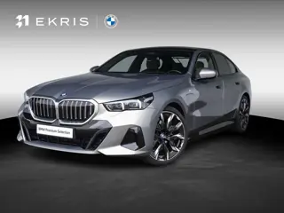 BMW 5 Serie Sedan 530e | M Sportpakket | Glazen Panoramadak | Stuur- en stoelverwarming | Trekhaak E