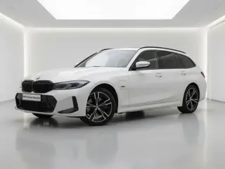 BMW 3 Serie Touring 330e xDrive | M-Sport | Panorama | Elek. Stoelverst. | HiFi Adapt. Led | Camera 