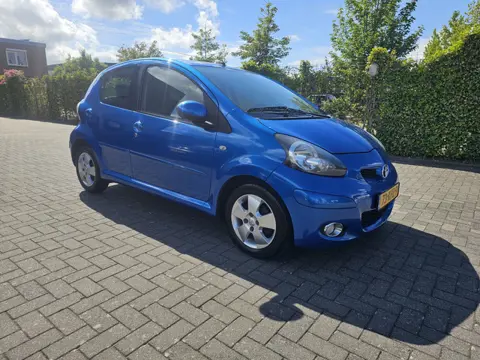 Toyota Aygo 1.0-12V Dynamic Blue (bj 2010)