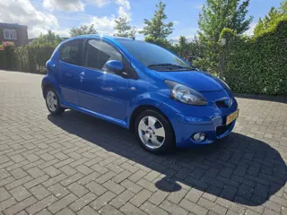 Toyota Aygo 1.0-12V Dynamic Blue (bj 2010)