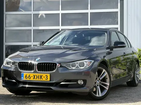 BMW 3-serie 328i High Executive 245pk | Achterbank verwarmd | Bi-xenon koplampen | Cruise control | 