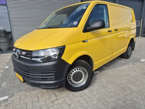 Volkswagen Transporter 2.0 TDI 150pk euro6 2x schuifdeur airco cruise 2500kg trekhaak mooie bus L1H1