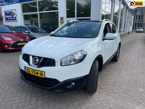 Nissan Qashqai 1.6 Connect Edition Panorama dak. Cruise contr. Navigatie.Trekhaak.