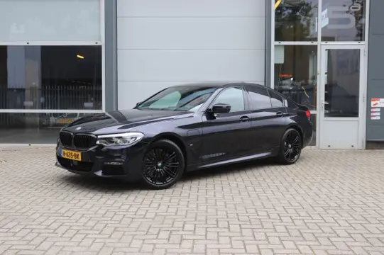 BMW 5-SERIE 530e iPerformance eDrive Edition 252PK/ M-Pakket/ Orig. NL/ Dealeronderh.