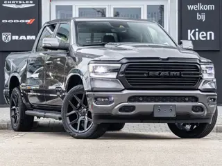 Dodge Ram 1500 5.7 V8 4x4 Crew Cab Night Edition | Pano-Dak | Groot Navi | Elektrisch Sidebars