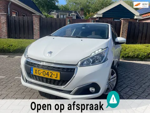 Peugeot 208 1.2 PureTech Signature NAVI AIRCO TREKHAAK PDC