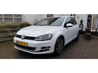 Volkswagen Golf 1.4 TSI Highline, Excellent mooi.Vollederen interieur Trekhaak parkeerhulp Nwe APK V