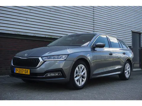 Skoda Octavia Combi 1.0 e-TSI Business Edition Plus/Trekhaak/Camera/ Travel Pakket.