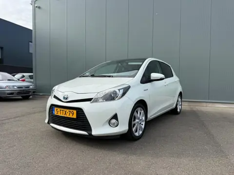 Toyota Yaris 1.5 Full Hybrid Dyn. PANORAMADAK / CAMERA / BOEKJE !