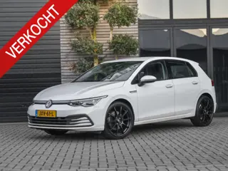 Volkswagen Golf 1.5 TSI First Edition Led Navi Sfeer verlichting  Acc 19 inch velgen