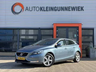 Volvo V40 1.6 T3 Kinetic / Trekhaak / Zomer + Winterset / Stoelverwarming / Cruise Control /