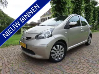 Toyota Aygo 1.0-12V Sport Airco Leer/Alcantara 5 Drs Lm Velgen ***Zuinige Auto***
