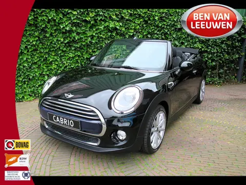 MINI Cabrio 1.5 Cooper Chili F57 met Keyless, LED, Navi, BT en 17"