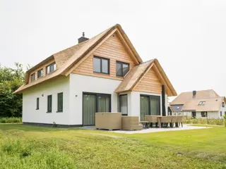 Vrijstaande villa op steenworp afstand van de cocksdorp en het strand