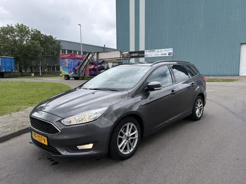 Ford FOCUS Wagon 1.0i Lease Edition 6-Bak 126 PK. Distributieriem en waterpomp vervangen bij 197.000