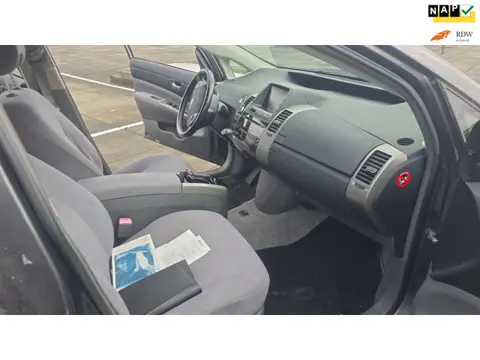 Toyota Prius €4950,-1.5 VVT-i Business Edition Apk 06/2027 Nap pas