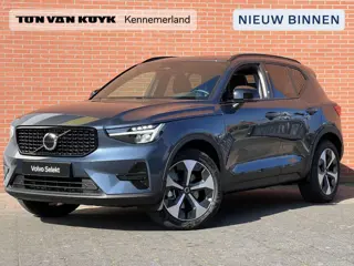 Volvo XC40 2.0 B4 Plus Dark Mild hybrid, Automaat, Panoramadak, Stoel- en stuurverwarming, Park assi
