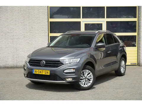 Volkswagen T-Roc 1.5 TSI 150PK! Automaat Style Business BJ2022 Lmv 16" | Led | Pdc | Elek. achterkle