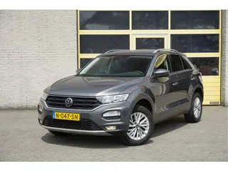 Volkswagen T-Roc 1.5 TSI 150PK! Automaat Style Business BJ2022 Lmv 16" | Led | Pdc | Elek. achterkle