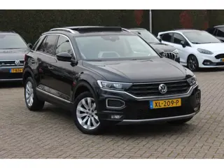 Volkswagen T-Roc 1.5 TSI Sport / Trekhaak / Panoramadak / Virtual Cockpit / CarPlay / 17'' / LED Kop