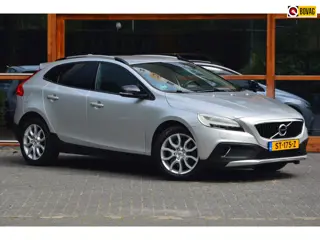 Volvo V40 Cross Country T3 Geartronic | Camera | Trekhaak 1500 kg | Standkachel | Volvo On Call | St