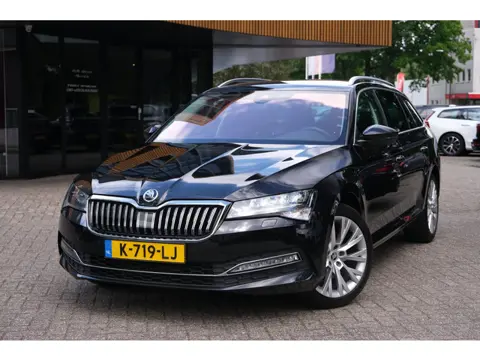 Skoda Superb Combi 1.5 TSI ACT Business Edition|Rijklaar!|ACC|Trekhaak|Camera|Canton|Carplay|Alcanta