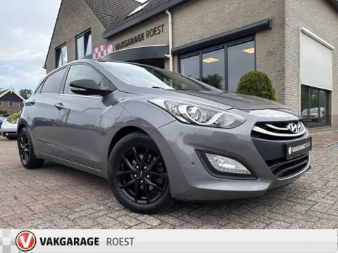 Hyundai i30 5DRS 1.6 GDI Go! Plus Parkeersensors / Navigatie / Camera
