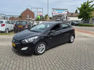 Hyundai I30 1.6 GDI i-Vision,Opletten motor beetje tikt.