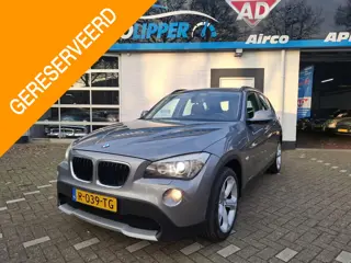 BMW X1 sDrive18i Executive /Nieuwe apk bij aflevering/Lm velgen/Navi/Trekhaak/Schuifdak