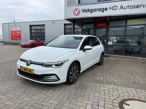 Volkswagen Golf 1.4 eHybrid Style (bj 2020, automaat)