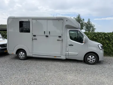 Renault Master | HORSETRUCK | STX | STALLION 3XL | 2023 | 165PK | HENGST | 3-SEAT | 47.500KM | MANUE