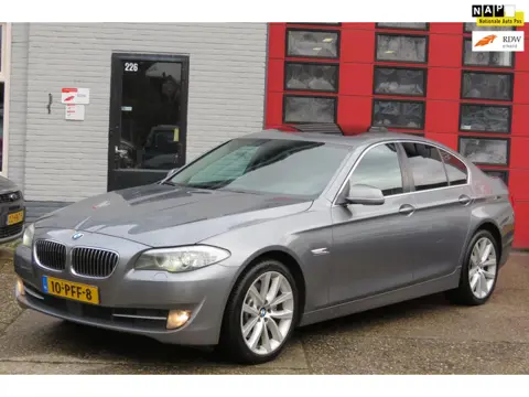 BMW 5-serie 528i High Executive , Leder , Nieuwe APK