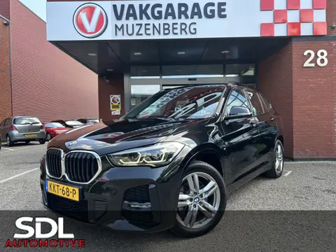 BMW X1 xDrive25e Executive M-Sport SOH 100% // FULL LED // NAVI // SPORTSTOELEN + STOELVERWARMING //