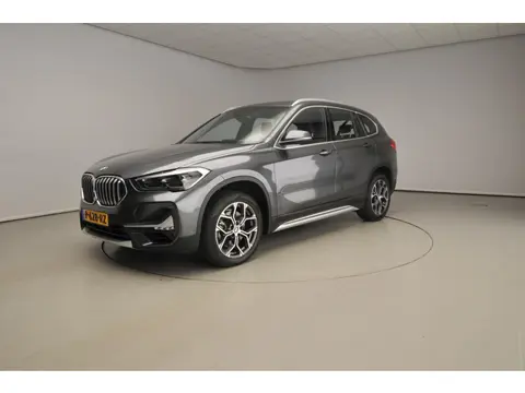 BMW X1 sDrive20i | Laserlicht | Leder | HUD | Sportstoelen | Stoelverwarming | Keyless | DAB | Hifi 
