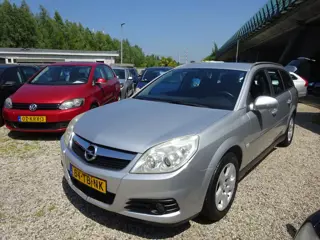 Opel Vectra Wagon 2.2-16V Business. Cruise control, Navigatie, Airco