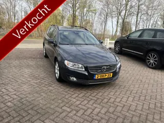 Volvo V70 1.6 T4 Momentum AUTOMAAT TREKHAAK STANDKACHEL