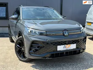 Volkswagen Tiguan 1.5 eHybrid R-Line / BLACKSTYLE / LEER / TREKHAAK / 360 / RAMVOL