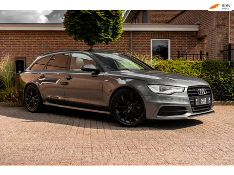 Audi A6 Avant 2.0 TFSI Sport Edition 180 PK S-Line Pano Stoelverwarming Trekhaak 19''