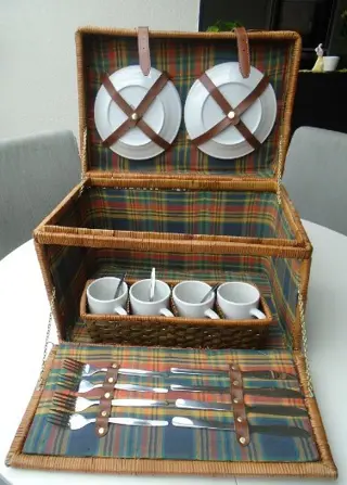 PICKNICKMAND 4 PERSOONS SUPER GROOT VIERKANT 6 NIEUW