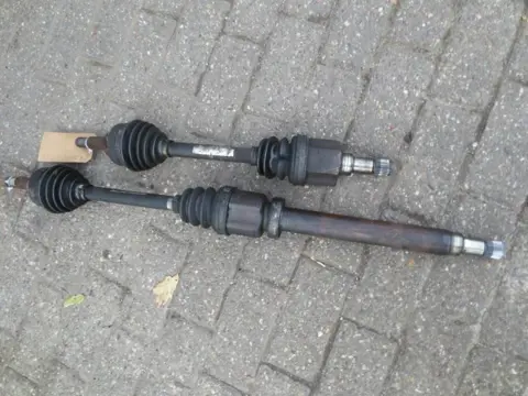 Ford Focus 1.8 TDCI 1998/2005 Aandrijfassen Links en Rechts