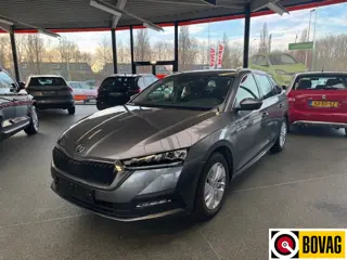 Škoda Octavia Combi 1.5 e-TSI DSG Ambition Incl. afleveringsbeurt en 12 maanden BOVAG-garantie | App