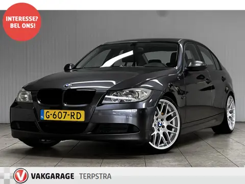 BMW 3-serie 320i/ HISTORIE!/ 19'' LMV!/ Trekhaak/ PDC V+A/ Apple + Android/ Clima/ Elek. pakket/ Iso