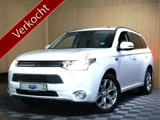 Mitsubishi Outlander 2.0 PHEV Instyle NAVI PANO THAAK CLIMA CAMERA CRUISE KEYLESS START '14