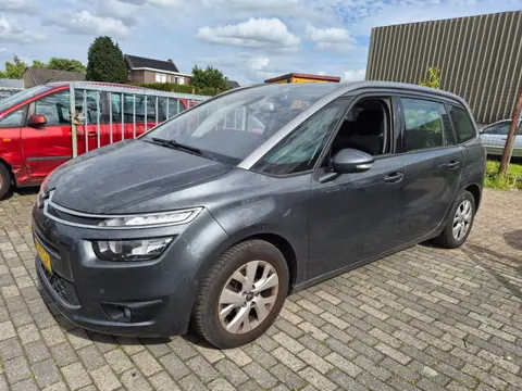 Citroen Grand C4 Picasso 1.2 PureTech Start , Motor loopt op twee cilinder.