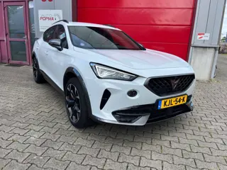 Cupra Formentor 1.4 TSI 265pk e-Hybrid Automaat / Plug in Hybrid SOH 94% / wegklapbare trekhaak / 19