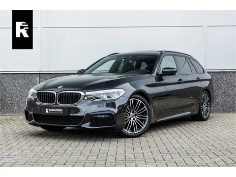 BMW 5 Serie Touring 520i High Executive M-Sport Leder dashboard / Pano / Individual / Camera / 19inc