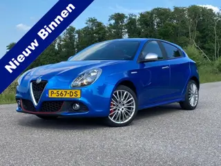 Alfa Romeo Giulietta 1.4 Turbo / Unieke Staat!! / Airco / Navigatie / Rood Leder / PDC / Led Verlich