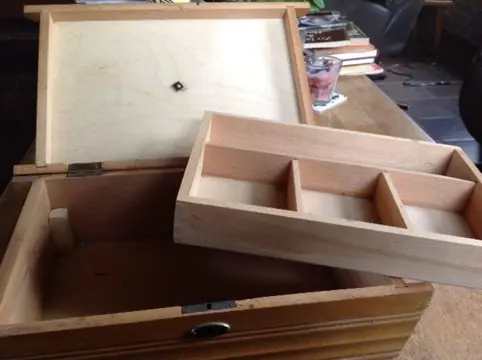 Houten naaidoos met vakverdeling